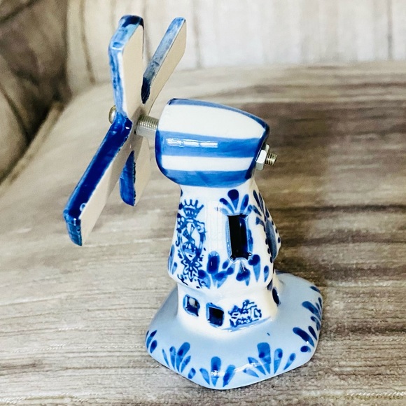 Blue and White Porcelain Holland Windmill with turning vanes, Handmade - Picture 4 of 6
